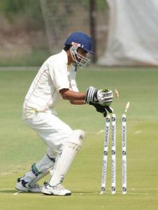 Sheraz speelt cricket